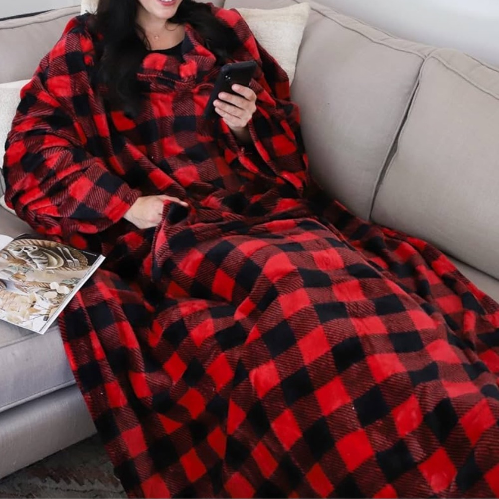 Cozy NEW Plaid Wearable Blanket
